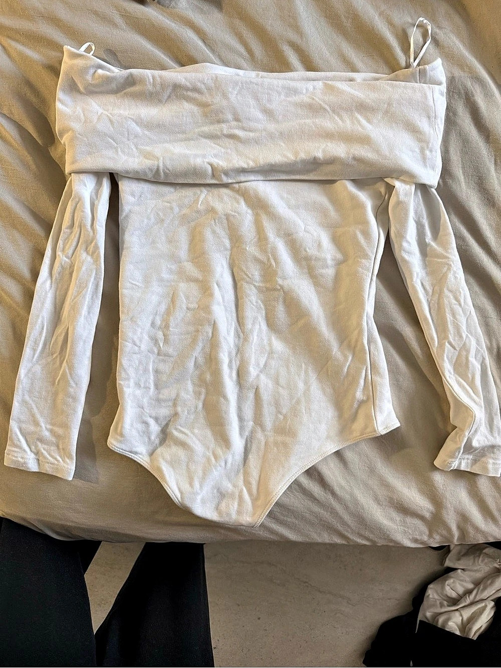 Long-Sleeve Off-The-Shoulder Bodysuit White Small